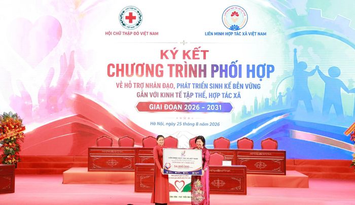 Trong khuôn khổ chương trình, Liên minh Hợp tác xã Việt Nam trao tặng số tiền 54.000.000 VNĐ tới Hội Chữ thập đỏ Việt Nam để kịp thời hỗ trợ trực tiếp cho các thành viên hợp tác xã bị ảnh hưởng bởi cơn bão số 4.