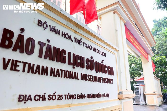 Thanh tra Chính phủ cũng yêu cầu làm rõ việc để xảy ra lấn chiếm đất công, dấu hiệu hủy hoại tài sản công và quá trình cấp giấy chứng nhận quyền sử dụng đất tại địa chỉ này.