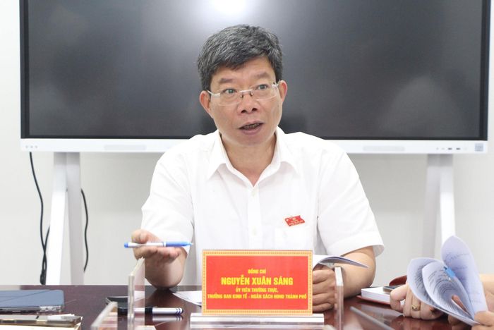 Trưởng ban Kinh tế - Ngân sách, HĐND thành phố Hà Nội Nguyễn Xuân Sáng kết luận buổi tiếp công dân. Ảnh: MH
