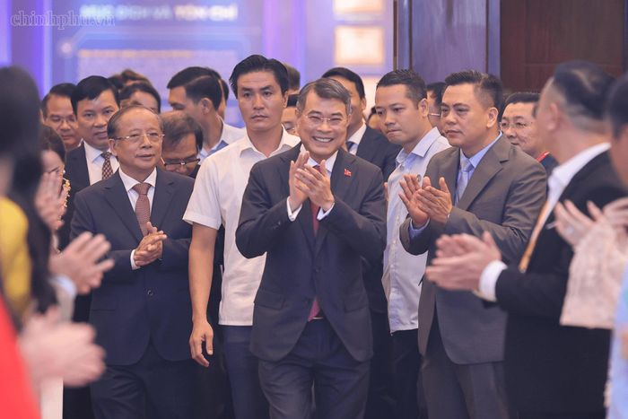 Thủ tướng Chính phủ Lê Minh Hưng dự lễ kỷ niệm 20 năm thành lập và đón nhận Huân chương Lao động hạng Nhất của Hiệp hội Doanh nghiệp nhỏ và vừa Việt Nam (VINASME). Ảnh: chinhphu.vn/Nhật Bắc
