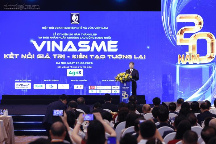 Thủ tướng đề nghị Hiệp hội Doanh nghiệp nhỏ và vừa bước vào chặng đường mới với tinh thần "đại diện thực chất - kết nối hiệu quả - hỗ trợ chuyên nghiệp - nâng tầm doanh nghiệp". Ảnh: chinhphu.vn/Nhật Bắc