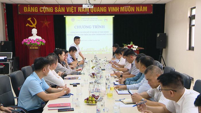 Quang cảnh buổi làm việc của Đoàn giám sát với Công ty TNHH MTV Đường sắt đô thị Hà Nội. Ảnh: VH