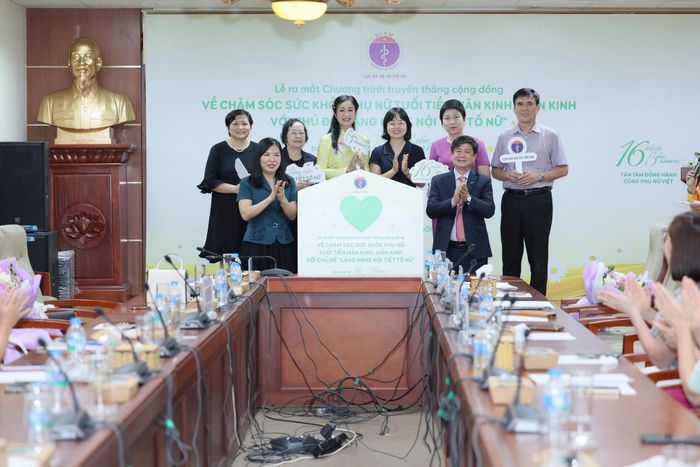Các đại biểu, chuyên gia tham dự chương trình. Ảnh: Trang Minh