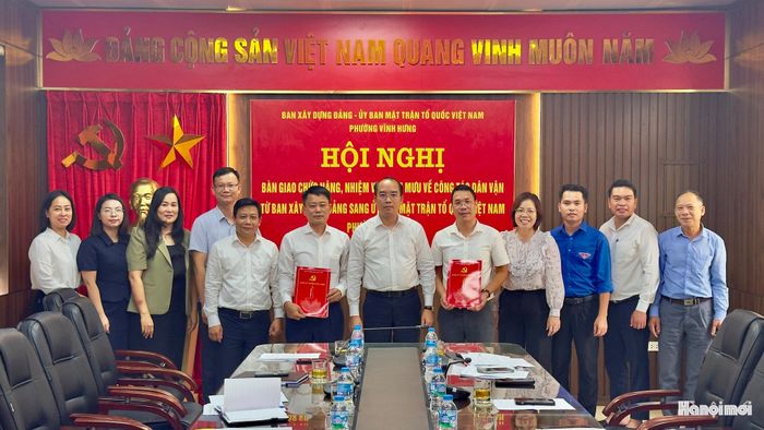 Các bên thống nhất bàn giao và nhận chuyển giao nhiệm vụ. Ảnh: Duy Anh