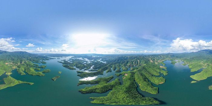 Hồ Tà Đùng được ví như “Vịnh Hạ Long trên cao nguyên”, là điểm đến giàu tiềm năng phát triển du lịch sinh thái của Lâm Đồng. (Ảnh tư liệu)