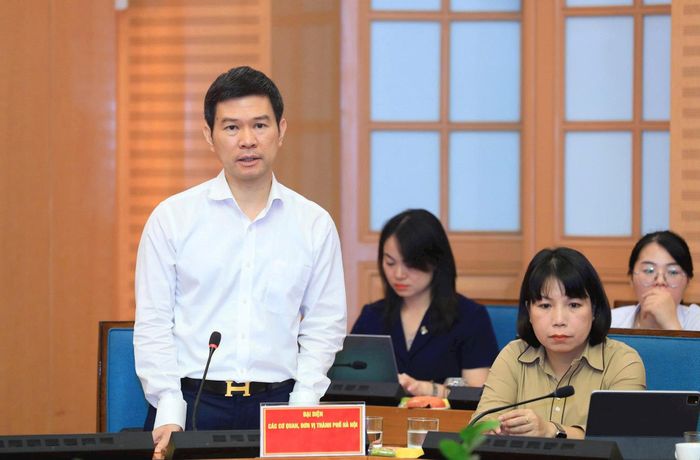 Phó Giám đốc Sở Khoa học và Công nghệ Hà Nội Nguyễn Anh Tuấn báo cáo kết quả triển khai Nghị quyết số 57-NQ/TW tại thành phố Hà Nội. Ảnh: Hồng Thái