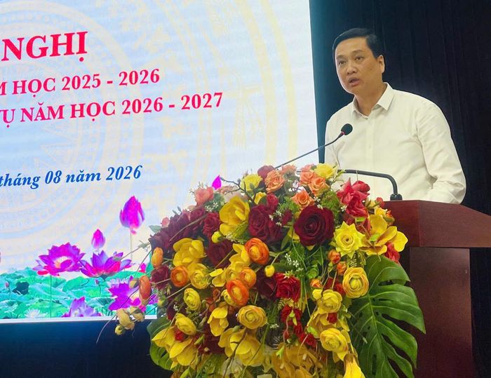 Bí thư Đảng ủy, Chủ tịch HĐND phường Yên Hòa Nguyễn Quốc Khánh phát biểu tại hội nghị. Ảnh: PV