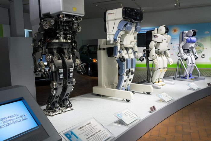 Hãng xe Nhật Bản Honda đã có hàng chục năm phát triển song song robot hình người và phương tiện, đem lại cảm hứng cho các đối thủ Trung Quốc. Ảnh: Hoàng Linh