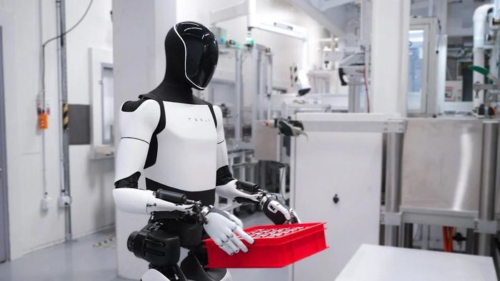 Robot Optimus của Tesla làm việc trong nhà máy. Ảnh: Tesla