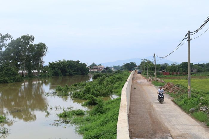 Đập tràn Yên Duyệt trước đây đã được thay thế bằng tường bê tông trên đê tả Bùi chống lũ sông Bùi. Ảnh: Kim Nhuệ