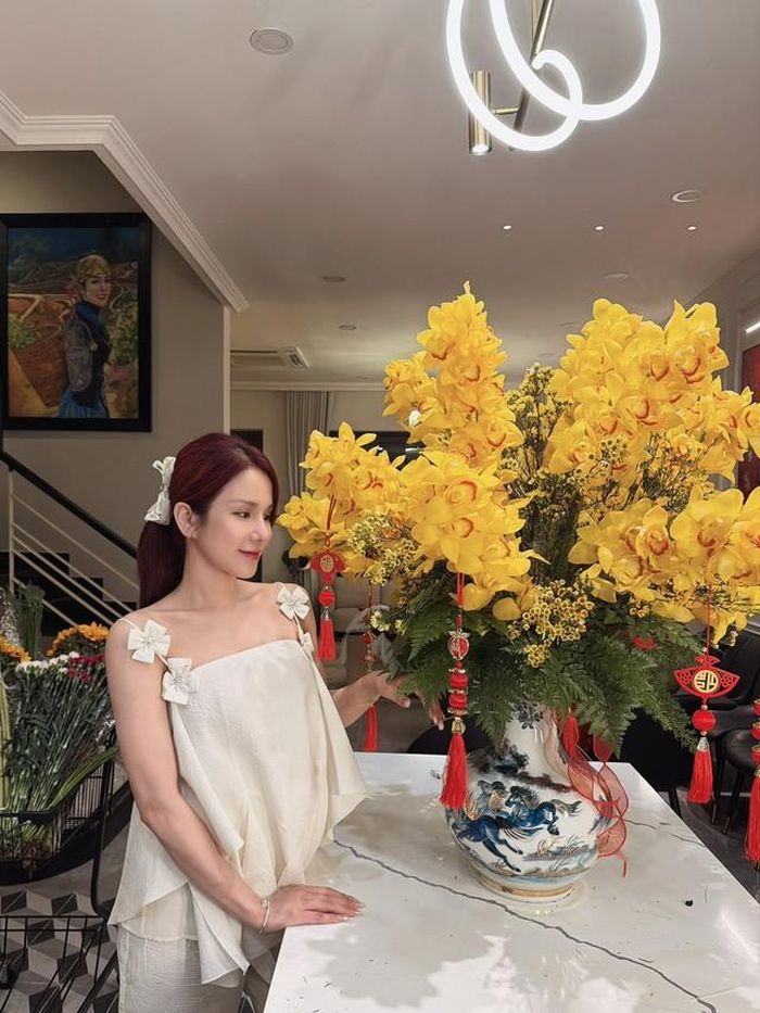Bên cạnh công việc, hai con vẫn là một phần quan trọng trong cuộc sống của Diệp Lâm Anh. Dù việc nuôi con được phân chia giữa hai bên, cô từng cho biết vẫn cố gắng duy trì thời gian để các con được gặp gỡ và ở bên nhau.