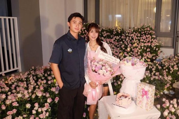 Trên trang cá nhân, Diệp Lâm Anh khoe khéo bạn trai kém 11 tuổi.
