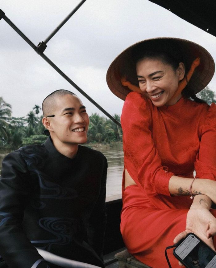 Đăng Trần cũng có mối quan hệ thân thiết với chị dâu - Ngô Thanh Vân. Trước đây khi về Việt Nam, nam diễn viên thường cùng vợ chồng anh trai đi chơi, chụp những hình ảnh cực ngầu. “Đả nữ” Ngô Thanh Vân còn từng hài hước kêu gọi nhận show biểu diễn cho em chồng.