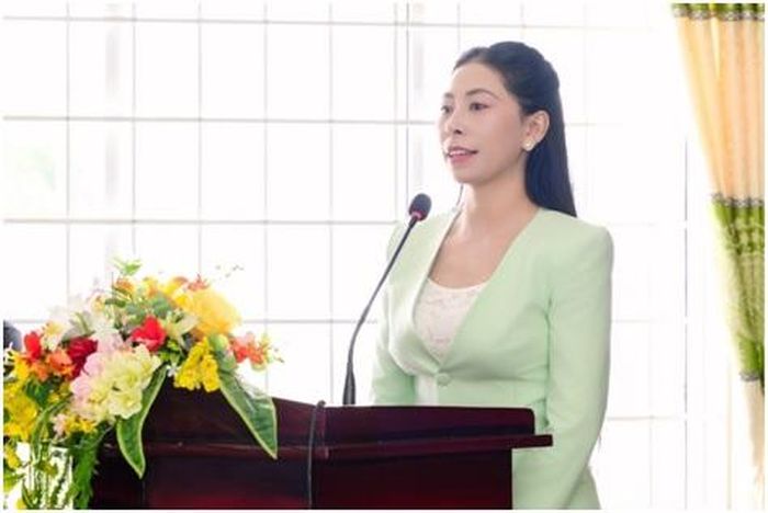 Hoa hậu Đại sứ Toàn cầu Nguyễn Hạnh Nguyên – Phó Chủ tịch kiêm Trưởng Ban Tổ chức chia sẻ tại chương trình "Trao yêu thương – Lan tỏa nhân ái".