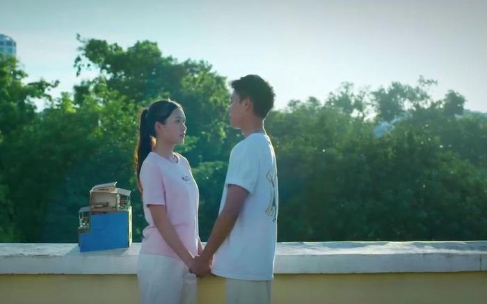 Khánh và Phương mới yêu nhau đã sắp phải xa nhau vì Phương đi du học. Ảnh VTV