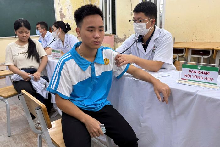 Thông qua kết quả khám, các trường hợp có bất thường sẽ được tư vấn, hướng dẫn theo dõi và tiếp tục thăm khám chuyên sâu khi cần thiết. Ảnh: Thắng Đạt