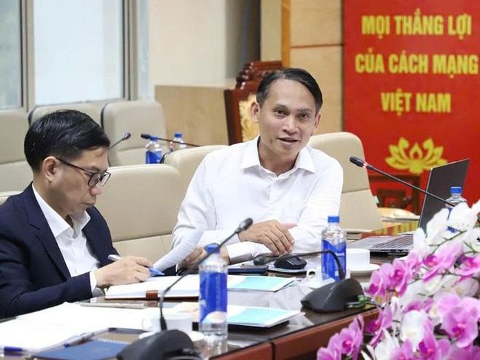 Đại diện các Vụ, Cục, đơn vị của Bộ Y tế phát biểu. Ảnh: Trần Minh