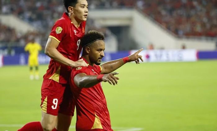 Đình Bắc và Xuân Son của ĐT Việt Nam. Ảnh: TPO.