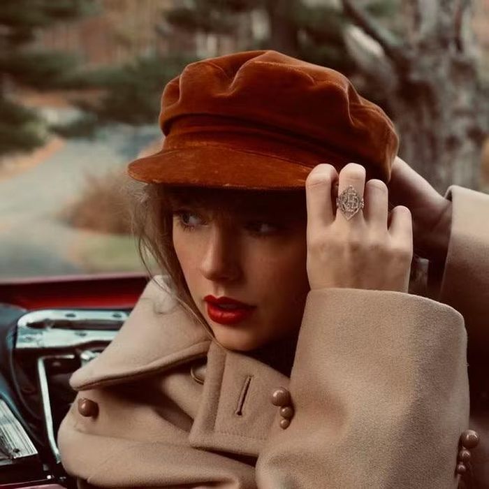  “I Knew You Were Trouble” là một trong những bài hát ấn tượng của Taylor Swift. 