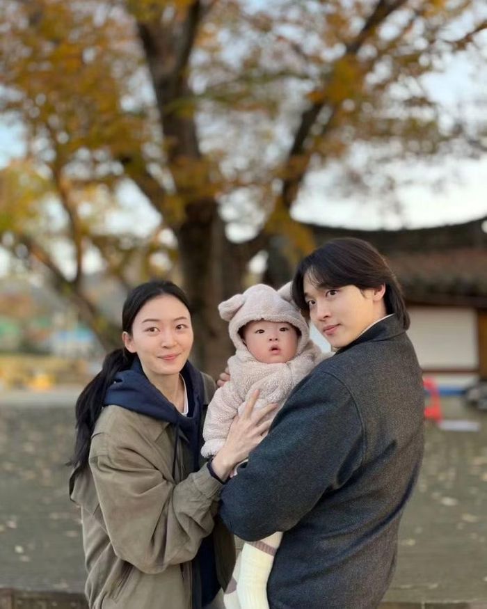 Kim Seung Yoon là nữ chính trong cả hai phim đầu tay mà Jang Dong Yoon làm đạo diễn.