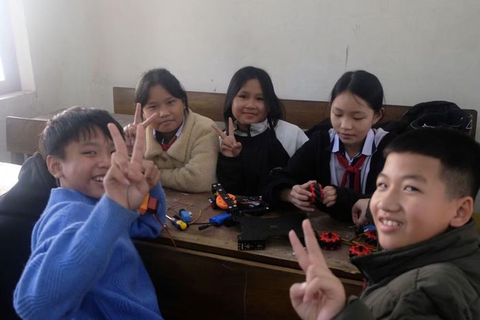 Đầu năm 2025, Science Lab tổ chức lớp học lưu động tại 4 điểm trường trên địa bàn tỉnh Phú Yên cũ. Hàng ngàn học sinh đã được học hỏi và trải nghiệm lắp ráp robot.