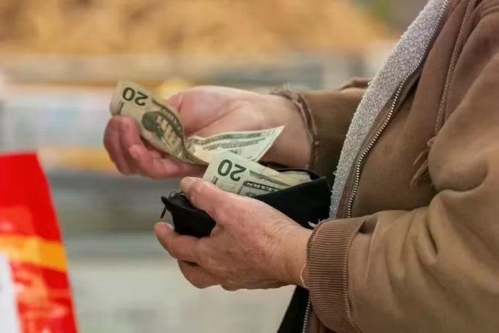 Tổng nợ quốc gia Mỹ, nếu so sánh sẽ tương đương khoảng 117.000 USD cho mỗi người dân Mỹ