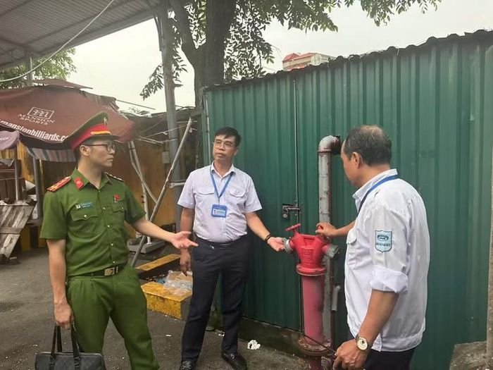 Kiểm tra tình trạng hoạt động của hệ thống chữa cháy bằng nước được thiết kế, thi công tại cơ sở