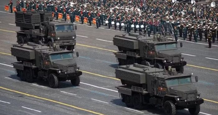 Việc tăng tầm bắn không đơn thuần nhằm đưa rocket đi xa hơn. Nó còn thay đổi vị trí mà TOS-2 có thể hoạt động trên chiến trường.