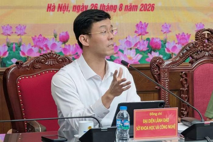 Giám đốc Sở Khoa học và Công nghệ Hà Nội Cù Ngọc Trang giới thiệu các tính năng, ứng dụng của bản thử nghiệm Hanoi Smart Police