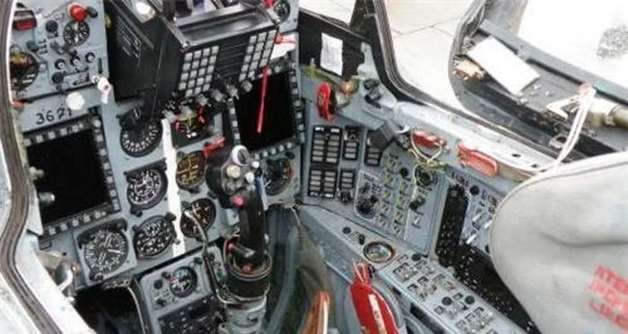 Một chiếc MiG-21 nguyên bản của thập niên 1960 và một chiếc MiG-21 được hiện đại hóa nhiều thập niên sau có thể khác nhau đáng kể về năng lực tác chiến, dù vẫn sử dụng cùng nền tảng cơ bản.