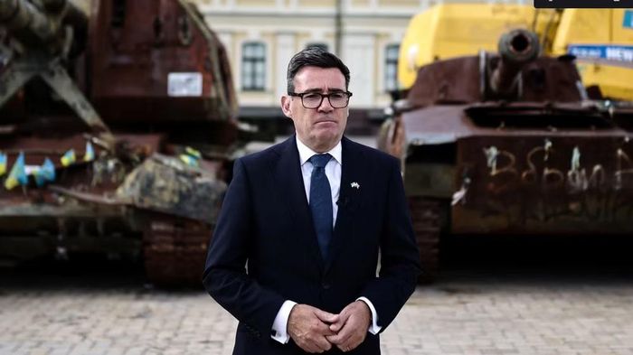 Theo thỏa thuận được Tổng thống Ukraine Volodymyr Zelensky và Thủ tướng Anh Andy Burnham ký tại Kiev ngày 24/8, Anh trở thành quốc gia đầu tiên được tiếp cận cơ sở dữ liệu Avengers AI Labs của Ukraine.