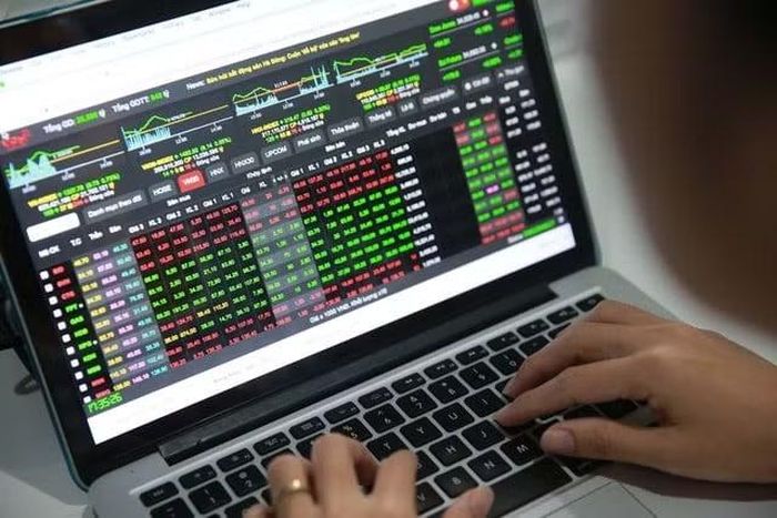 Thị trường chứng khoán bất ngờ tăng mạnh vào nửa cuối phiên chiều