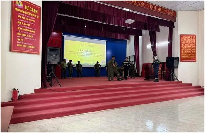 Cảnh sát PCCC và CNCH huấn luyện kỹ năng PCCC&CNCH cho lực lượng tham gia bảo vệ an ninh, trật tự ở cơ sở