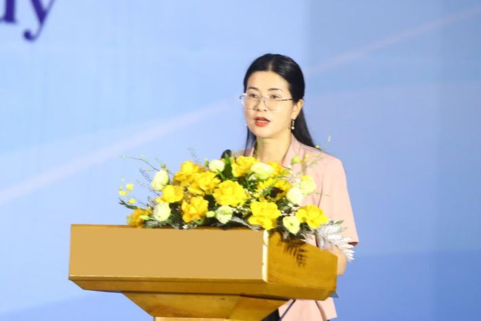 Đại diện Hội Liên hiệp Phụ nữ thành phố Hà Nội đưa ra những ý kiến nhằm tạo sinh kế cho người sau cai và hỗ trợ phụ nữ, trẻ em chịu ảnh hưởng bởi ma túy