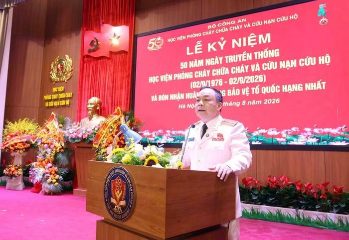 Trung tướng, PGS.TS Lê Quang Bốn, Giám đốc Học viện PCCC và CNCH phát biểu diễn văn khai mạc lễ kỷ niệm
