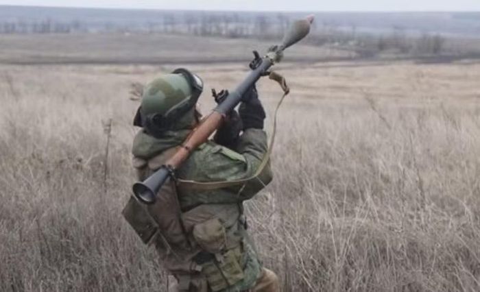 Súng chống tăng RPG-7 được quân đội Liên Xô đưa vào biên chế năm 1961. Hơn 9 triệu khẩu đã được chế tạo và sử dụng tại khoảng 100 quốc gia. Thiết kế đơn giản, độ tin cậy cao và chi phí thấp là những yếu tố giúp loại vũ khí này được sử dụng rộng rãi.