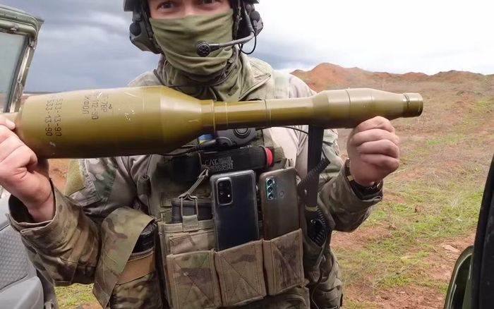 RPG-7 có thể sử dụng nhiều loại đạn với đường kính từ 40 đến 105 mm. Các loại đạn gồm đầu nổ lõm xuyên giáp thông thường, đầu đạn nổ lõm 2 tầng chuyên đối phó giáp phản ứng nổ, đạn nổ mảnh và đạn nhiệt áp.