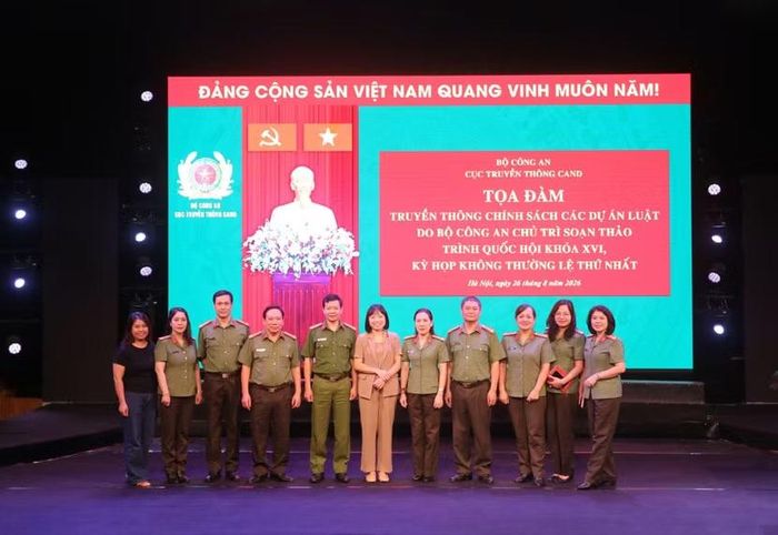 Các đại biểu tham dự tọa đàm