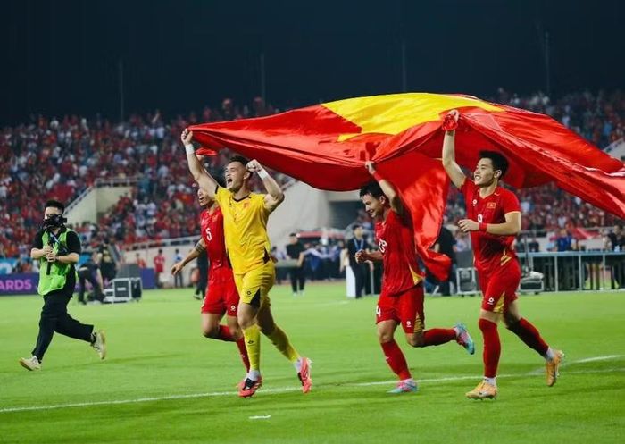 Cảm xúc trào dâng khi ĐT Việt Nam lên ngôi Đông Nam Á một lần nữa (Ảnh: Thuần Thư)