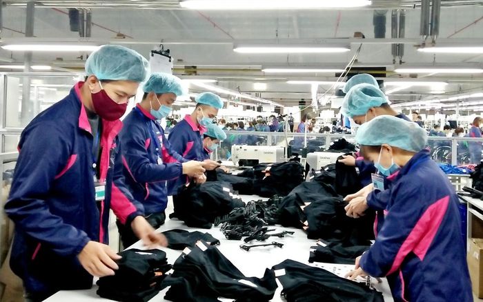 Theo Bộ Nội vụ, mức điều chỉnh tăng 7,8% và thời điểm thực hiện từ ngày 1/1/2027 đảm bảo hài hòa lợi ích cho người lao động và doanh nghiệp. Ảnh: Tống Giáp.