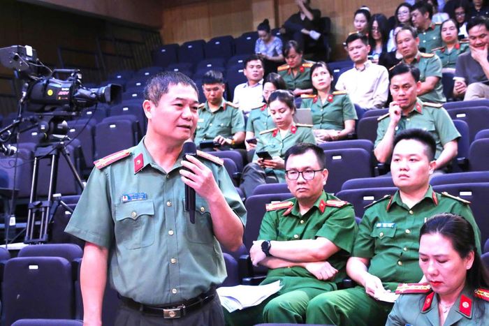 Đại tá Ngô Đức Thắng- Phó Cục trưởng Cục Pháp chế và cải cách hành chính, tư pháp (Bộ Công an) phân tích điểm mới của các dự án luật.