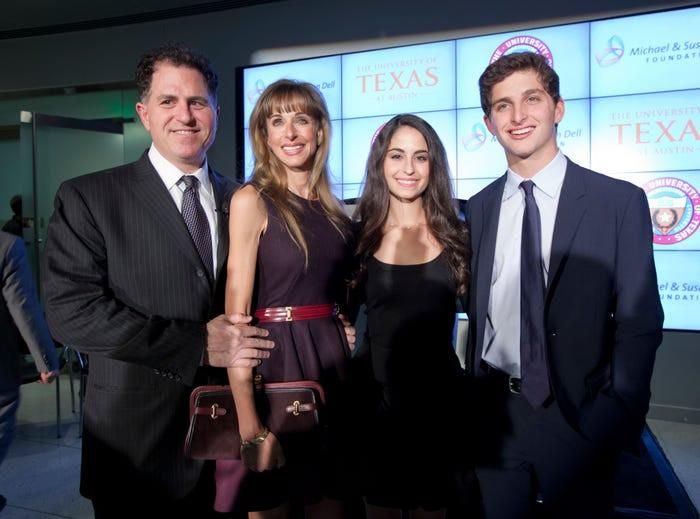  Zach Dell cùng với bố mẹ và em gái sinh đôi Juliette Dell. Ảnh: Business Insider. 