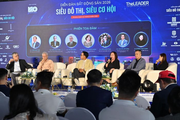 Bà Nguyễn Thị Thanh Hương, Phó chủ tịch Hội Môi giới bất động sản Việt Nam chia sẻ tại phiên tọa đàm trong khuôn khổ diễn đàn. Ảnh: BTC.