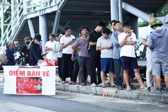 Sức hút lớn từ trận chung kết khiến nhu cầu vé tăng cao. Ảnh: Minh Chiến.