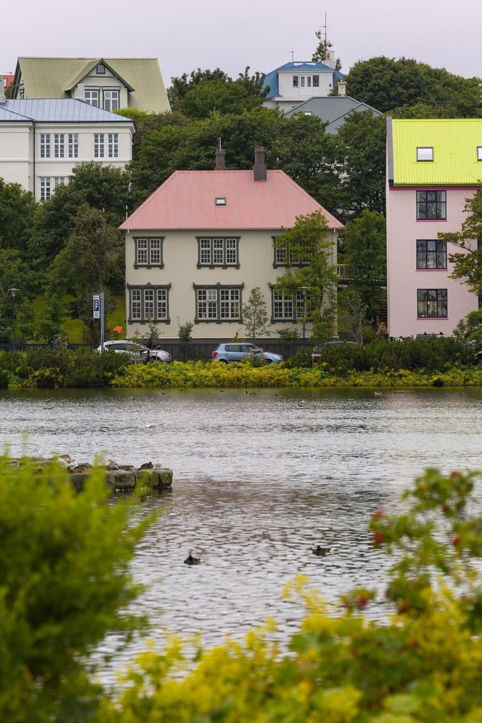  Những ngôi nhà yên bình ở khu Tjornin, thủ đô Reykjavik, Iceland. Ảnh: New York Times. 