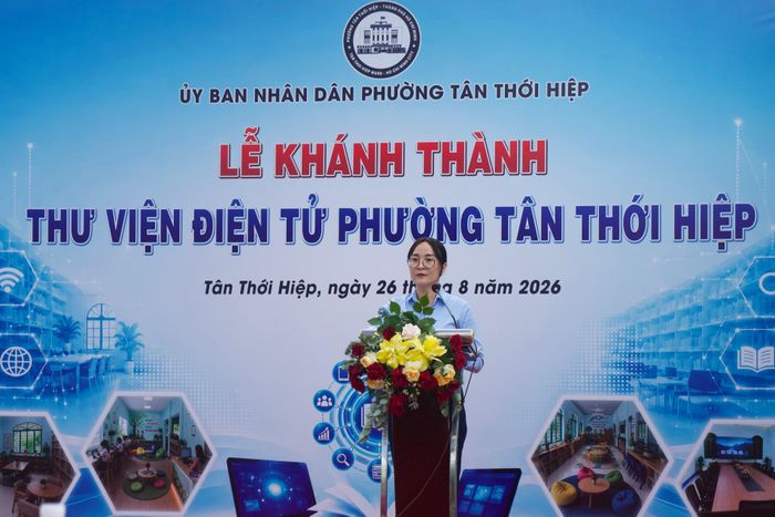  Bà Nguyễn Thị Anh Thi kỳ vọng Thư viện điện tử phường Tân Thới Hiệp sẽ trở thành không gian văn hóa, học tập và tiếp cận tri thức thường xuyên của cộng đồng.
