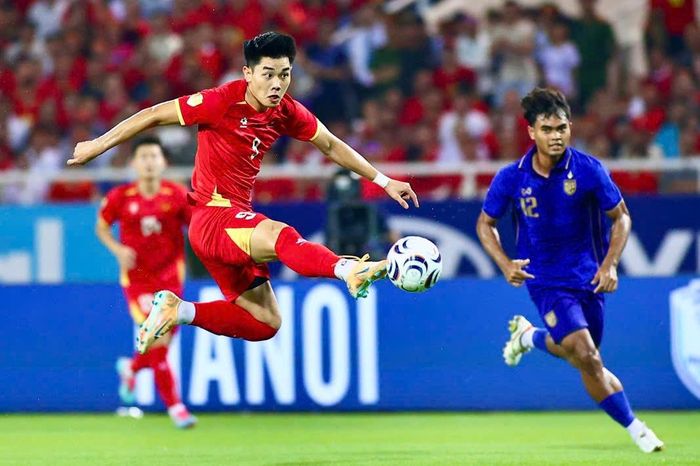 Tuyển Việt Nam chịu tổn thất từ sớm. Ảnh: Việt Hà, Anh Tiến.