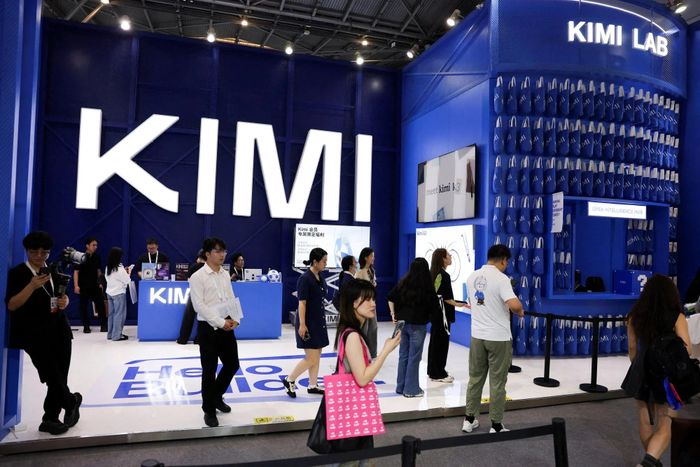 Moonshot AI quảng bá mô hình Kimi K3 tại Hội nghị Trí tuệ Nhân tạo Thế giới ở Thượng Hải vào tháng 7. Ảnh: Reuters. 