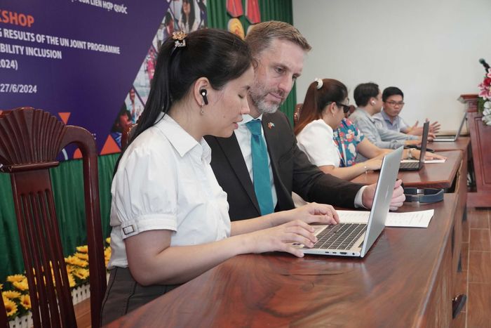 Những sáng kiến được thử nghiệm tại 3 thành phố đang mở ra hướng tiếp cận mới, với mục tiêu đưa giáo dục và y tế hòa nhập vào hệ thống dịch vụ lâu dài. Ảnh: UNDP Việt Nam.