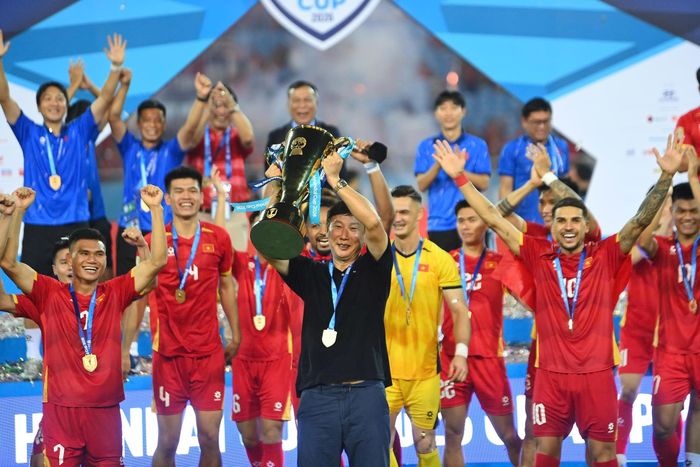  HLV Kim Sang-sik hoàn thành lời hứa giúp tuyển Việt Nam giành chức vô địch ASEAN Cup 2026. Nhà cầm quân người Hàn Quốc ghi dấu ấn đậm nét với những quyết định bố trí nhân sự hợp lý, đúng thời điểm. 